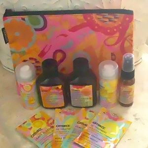 Amika travel set